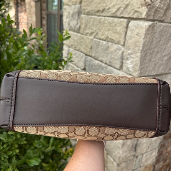 ❌SOLD❌✨Gently Used Ladies Coach Signature Brown and Tan Shoulder Bag✨ - Picture 11 of 16